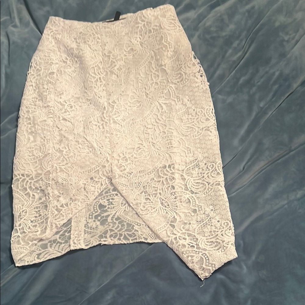 BCBG Elegant Lace Pencil Skirt - White S